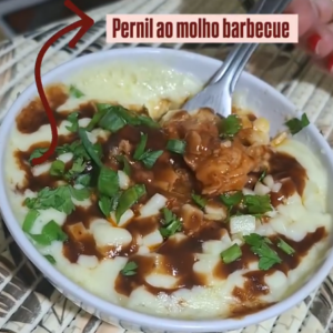 Batata Recheada Pernil ao Molho Barbecue